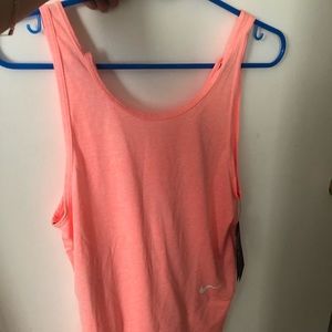 Brand new women’s Nike training top xs